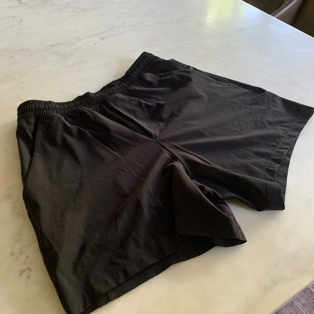 Mens Lululemon shorts 5” inseam EUC